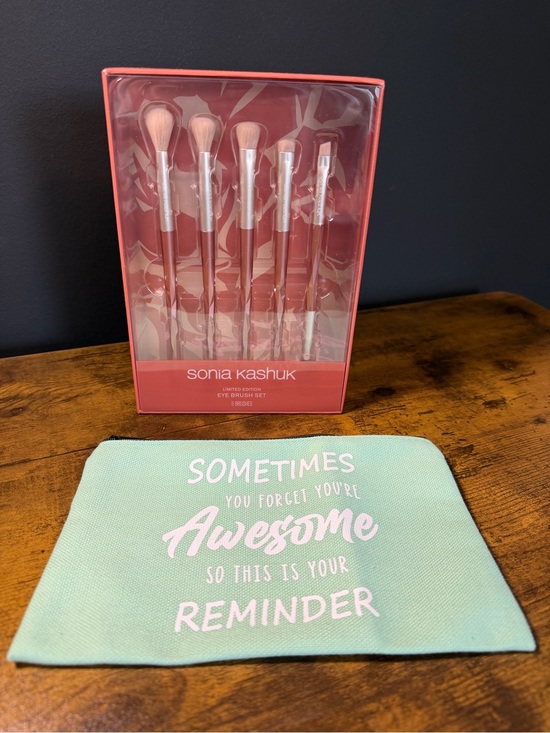 Sonia Kashuk Other - Sonia Kashuk Eye Brush Set and Cosmetic Bag Bundle. NWT